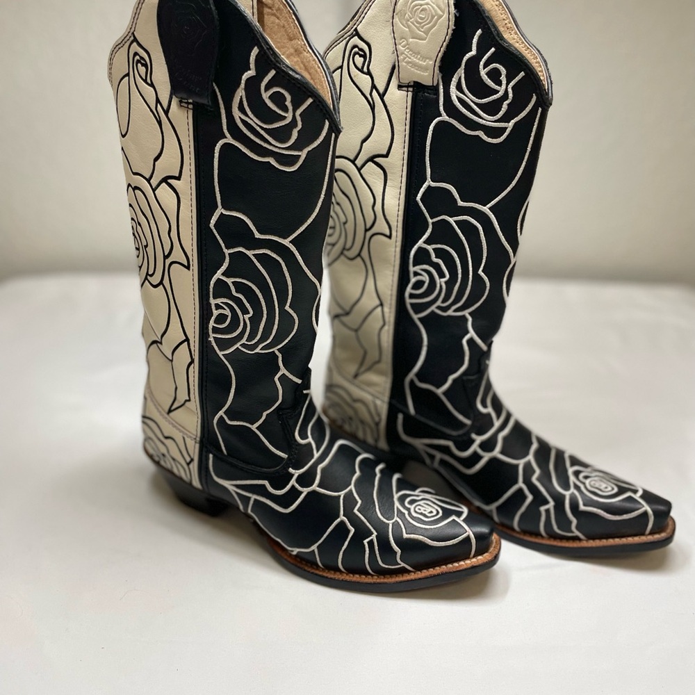 Twisted X Women’s Steppin’ Out Western Boots – Black/White Rose